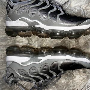 NEW Nike Men’s Air VaporMax Plus wolf grey black 7.5 men’s or 9 woman $70.00